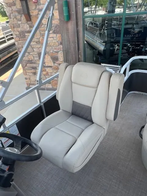 Slide: The Image of Captain's chair on 2025 Sun Tracker Party Barge 18 DLX pontoon boat. - 8