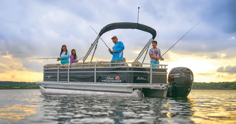 Slide: The Image of Sun Tracker SportFish 22 DLX 2025 - 75