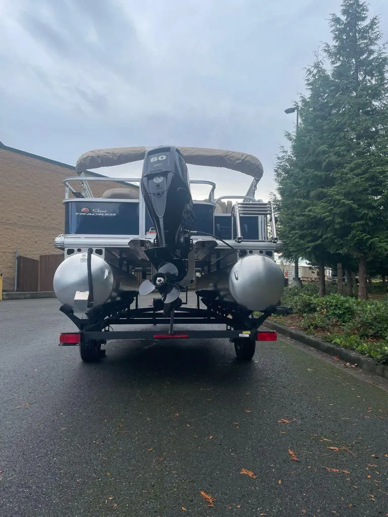 Slide: The Image of Sun Tracker Bass Buggy 18 DLX 2025 - 87