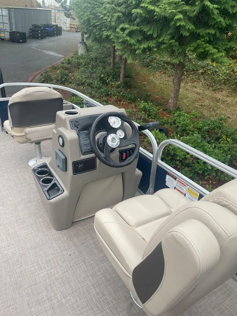 Slide: The Image of Sun Tracker Bass Buggy 18 DLX 2025 - 88