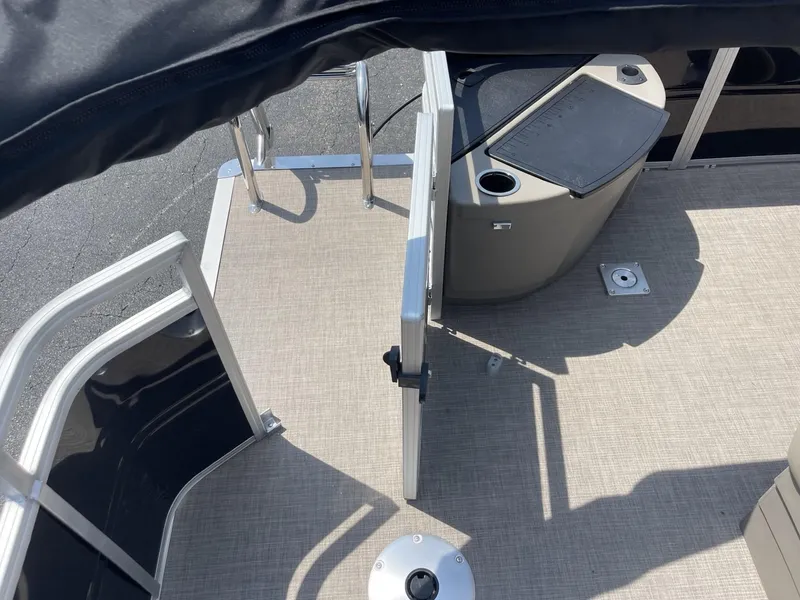 Slide: The Image of 2025 Sun Tracker SportFish 20 DLX boat deck with ladder and storage area. - 11
