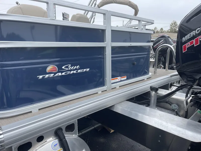Slide: The Image of 2025 Sun Tracker Fishin' Barge 20 DLX pontoon boat with Mercury engine. - 4