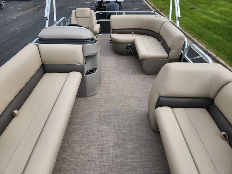 Slide: The Image of Sun Tracker Party Barge 18 DLX 2025 - 57