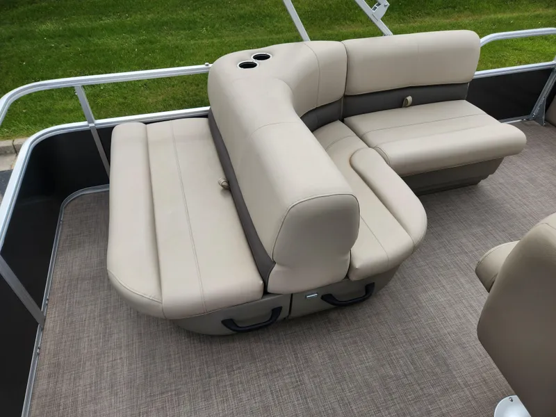 Slide: The Image of Sun Tracker Party Barge 18 DLX 2025 - 59