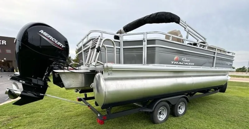 Slide: The Image of Sun Tracker Fishin' Barge 22 DLX 2025 - 76