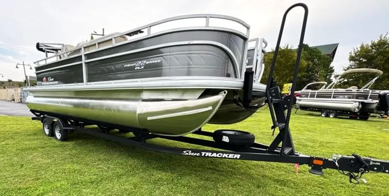 Slide: The Image of Sun Tracker Fishin' Barge 22 DLX 2025 - 78