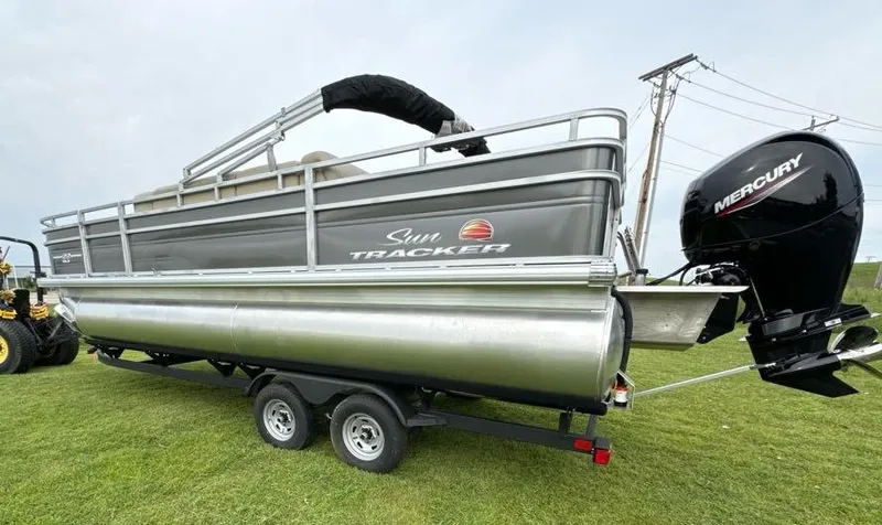 Slide: The Image of Sun Tracker Fishin' Barge 22 DLX 2025 - 79