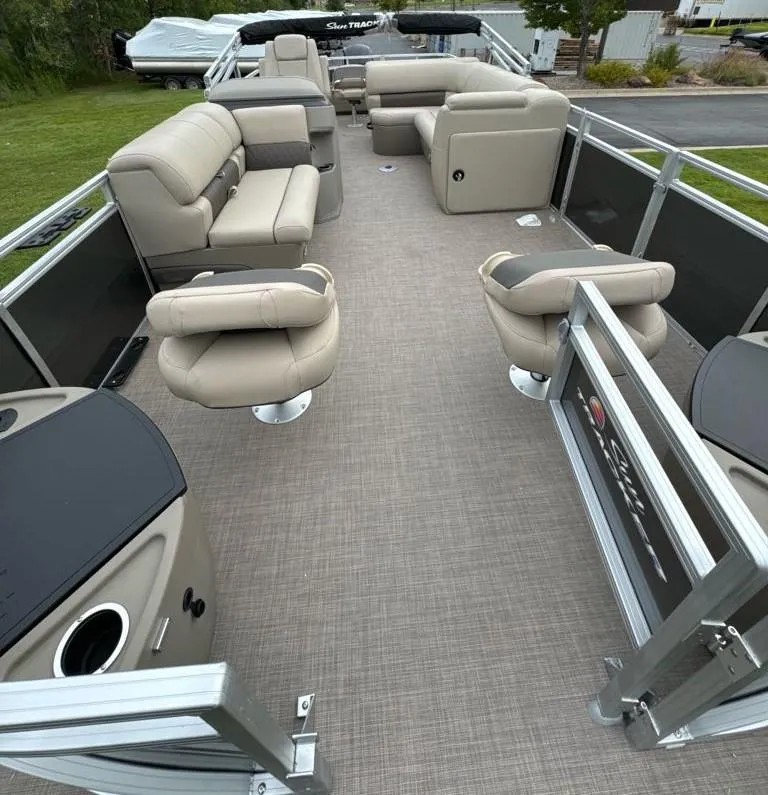 Slide: The Image of Sun Tracker Fishin' Barge 22 DLX 2025 - 81