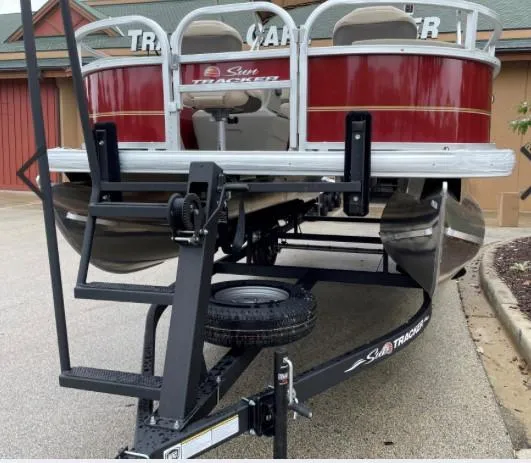 Slide: The Image of Sun Tracker Bass Buggy 18 DLX 2025 - 86