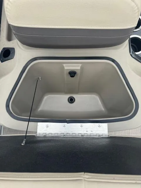 Slide: The Image of Sun Tracker Bass Buggy 16 XL Select 2025 - 79