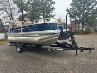 Slide: The Image of Sun Tracker Bass Buggy 16 XL Select 2025 - 82