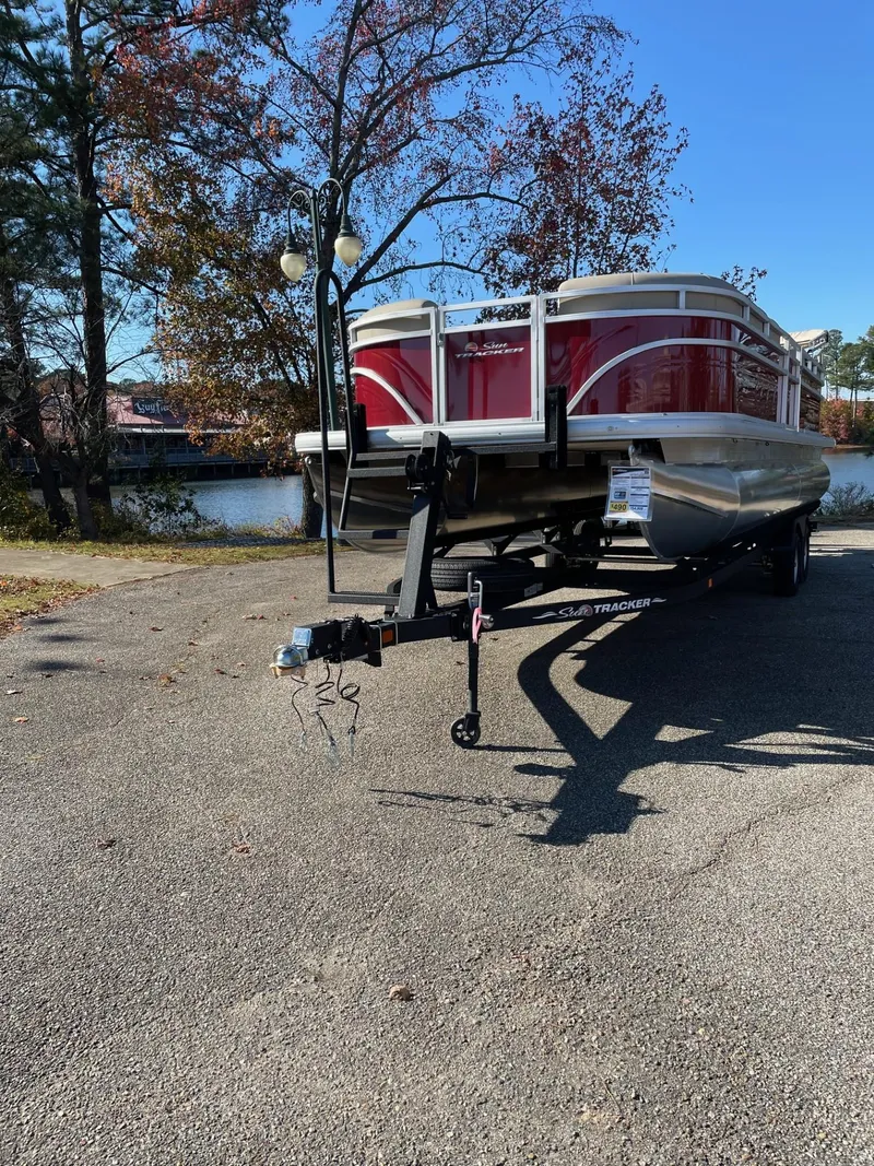 Slide: The Image of Sun Tracker Party Barge 24 DLX 2025 - 68