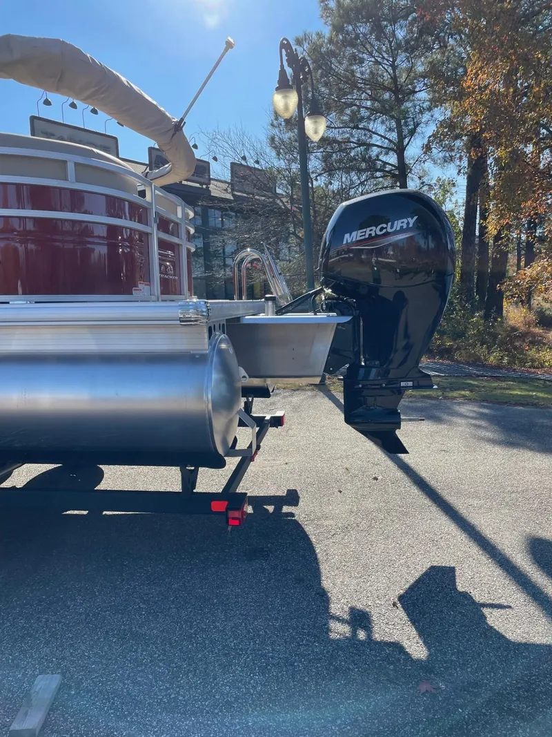 Slide: The Image of Sun Tracker Party Barge 24 DLX 2025 - 69