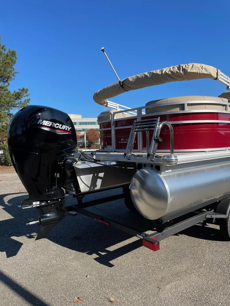 Slide: The Image of Sun Tracker Party Barge 24 DLX 2025 - 71