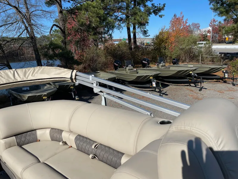 Slide: The Image of Sun Tracker Party Barge 24 DLX 2025 - 75