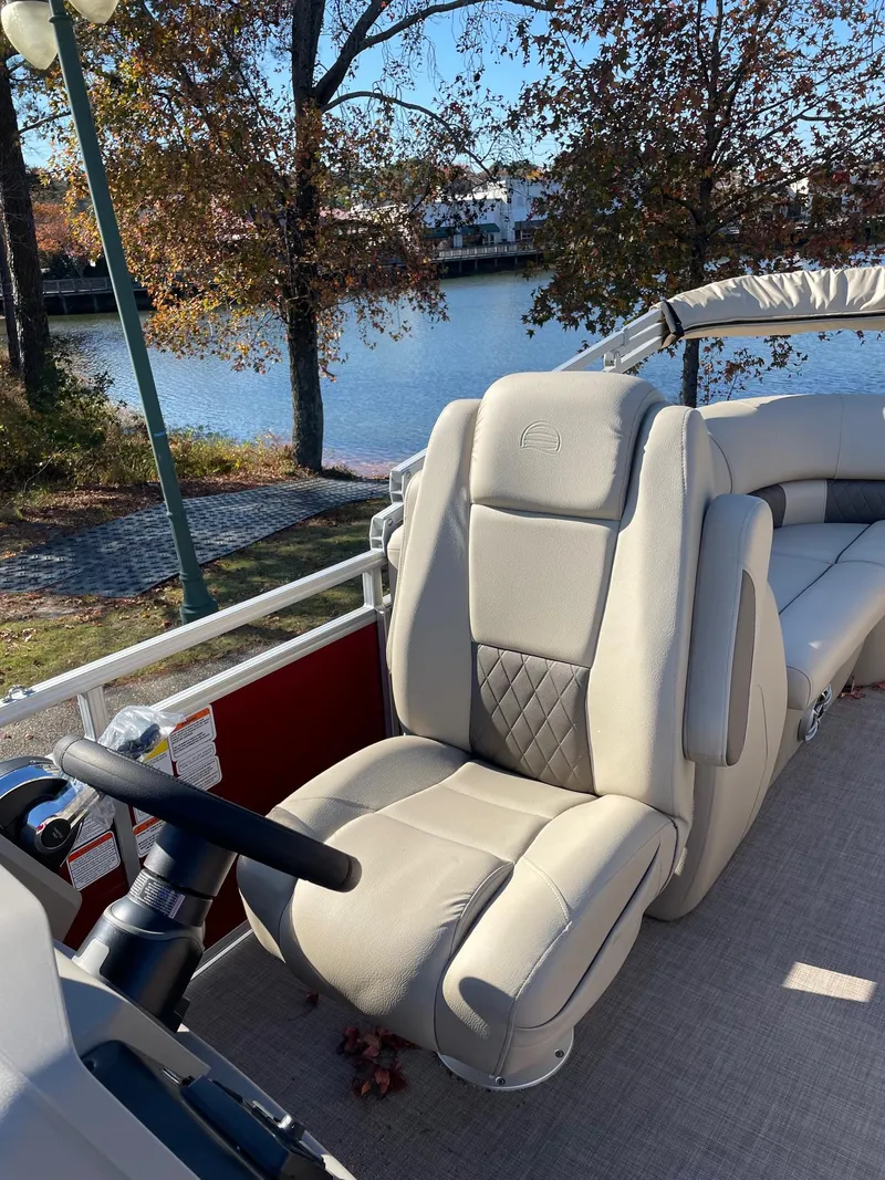 Slide: The Image of Sun Tracker Party Barge 24 DLX 2025 - 76