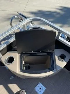 Slide: The Image of Sun Tracker SportFish 20 DLX 2025 - 90