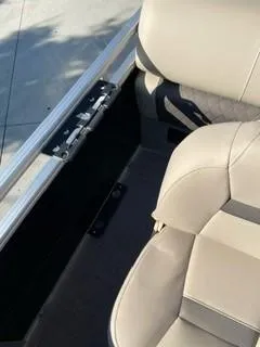 Slide: The Image of Sun Tracker SportFish 20 DLX 2025 - 92