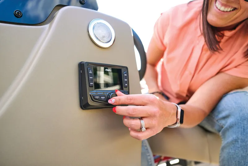 Slide: The Image of Sun Tracker Bass Buggy 16 XL Select 2025 - 60