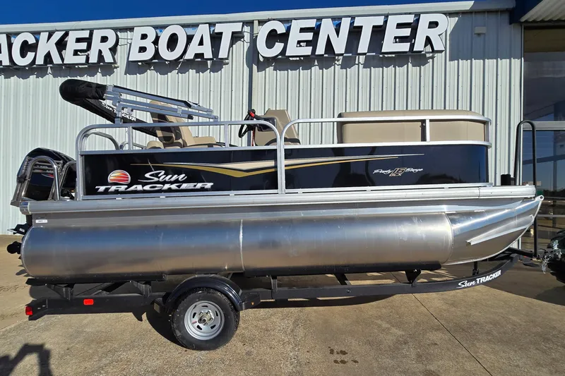 The Image of 2025 Sun Tracker Party Barge 16 DLX pontoon boat at dealership. - 0