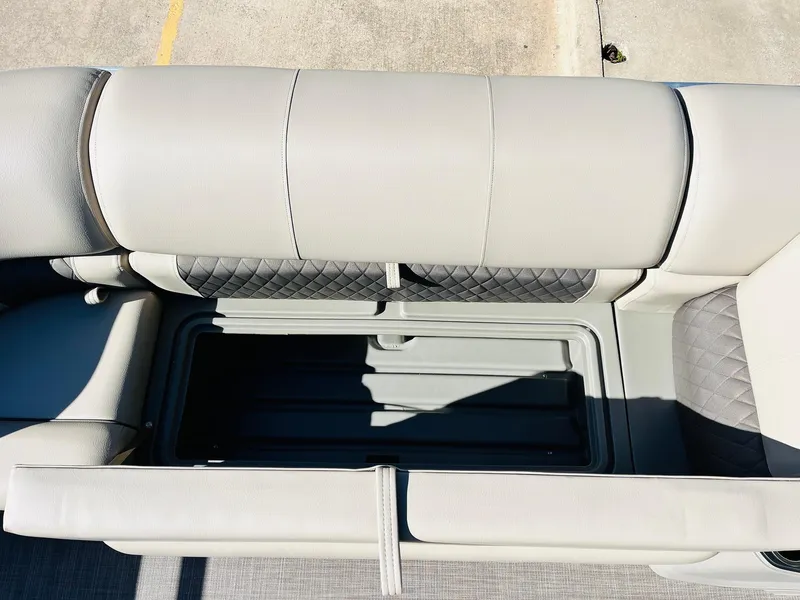 Slide: The Image of 2025 Sun Tracker SportFish 22 XP3 boat seating with storage compartment. - 25