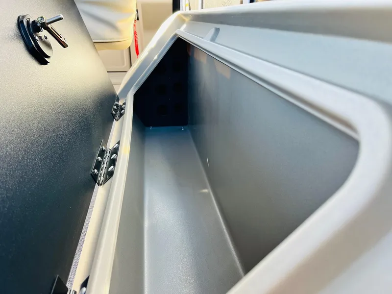 Slide: The Image of Sun Tracker SportFish 22 XP3 2025 - 50