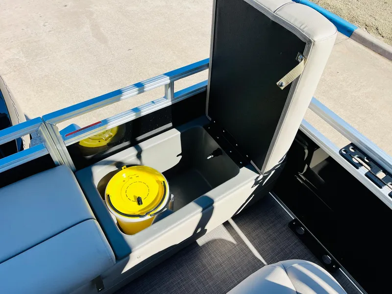 Slide: The Image of Sun Tracker SportFish 22 XP3 2025 - 54