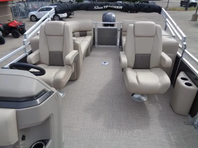 Slide: The Image of Sun Tracker Party Barge 22 DLX 2025 - 69