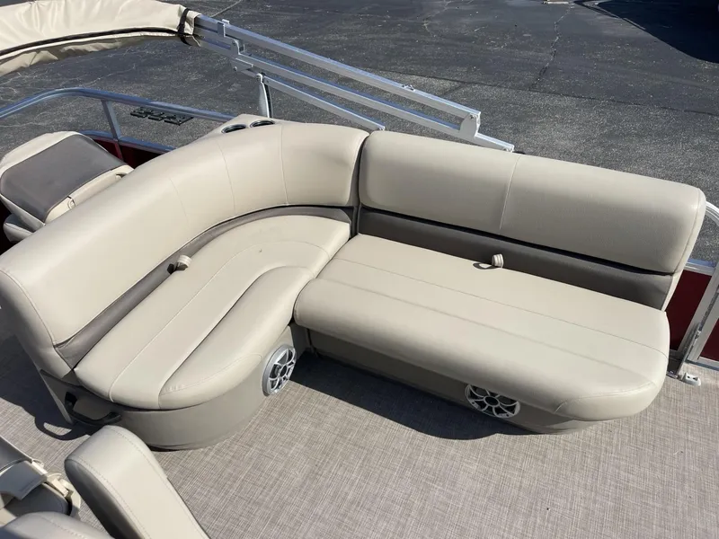 Slide: The Image of 2025 Sun Tracker Bass Buggy 18 DLX pontoon boat with beige seating. - 9