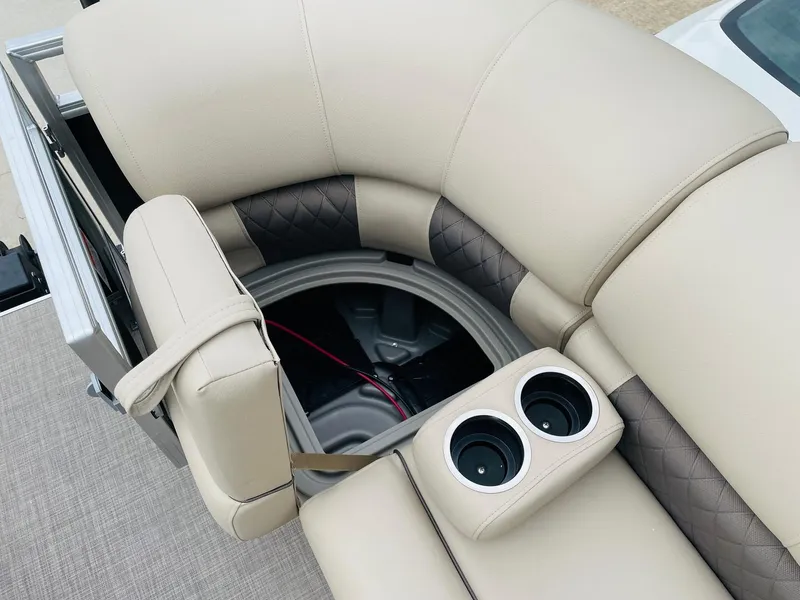Slide: The Image of 2025 Sun Tracker SportFish 20 DLX boat seating with storage and cup holders. - 12