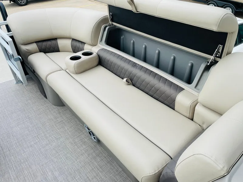 Slide: The Image of 2025 Sun Tracker SportFish 20 DLX boat seating with storage and cup holders. - 15