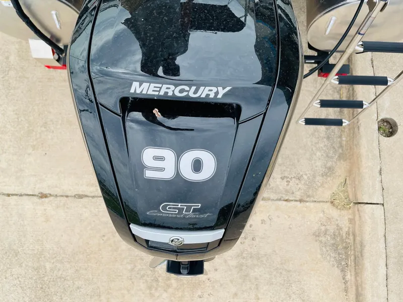 Slide: The Image of Mercury 90 GT outboard motor on 2025 Sun Tracker SportFish 20 DLX boat. - 34