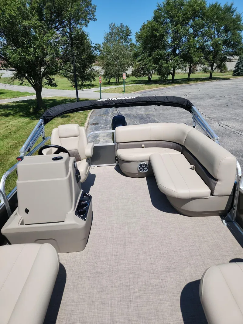 Slide: The Image of 2025 Sun Tracker Party Barge 16 DLX pontoon boat with spacious seating and modern design. - 6