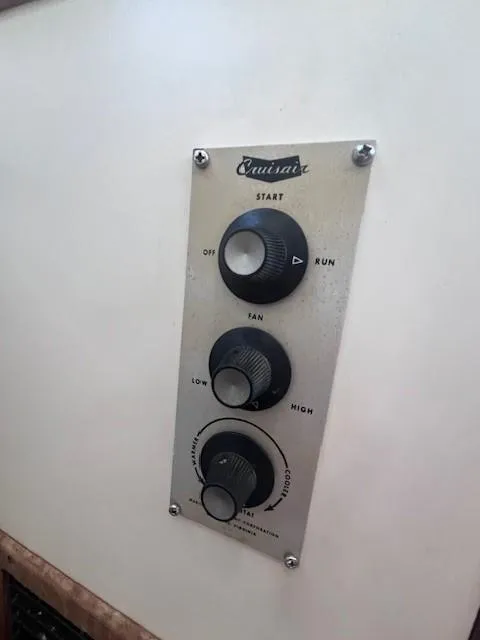 Slide: The Image of Control panel of a 1989 Blue Seas Out Island Explorer boat. - 31