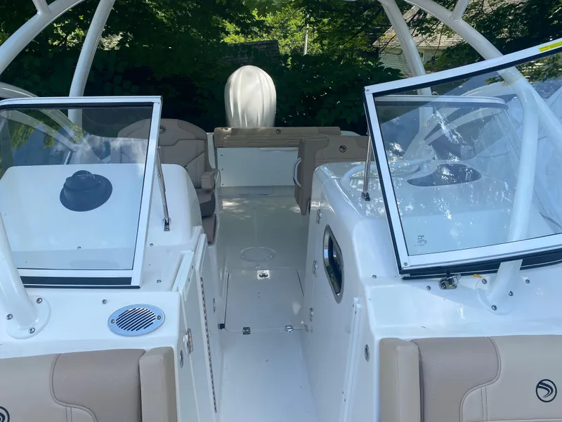 Slide: The Image of Edgewater 248 CX 2024 - 10