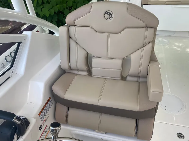 Slide: The Image of Edgewater 248 CX 2024 - 15