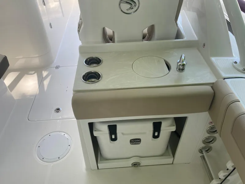 Slide: The Image of Edgewater 248 CX 2024 - 20