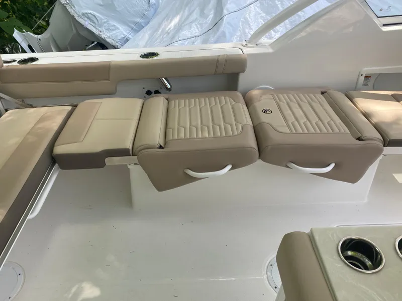 Slide: The Image of Edgewater 248 CX 2024 - 22