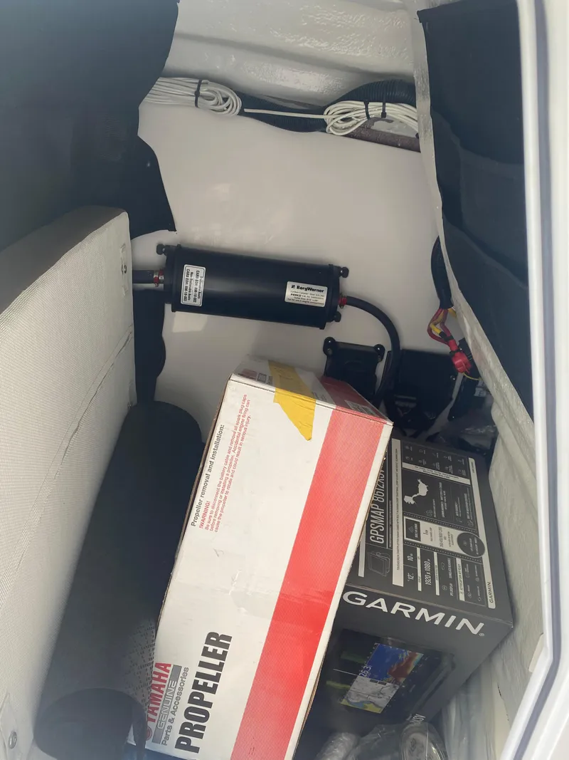 Slide: The Image of Edgewater 248 CX 2024 - 27