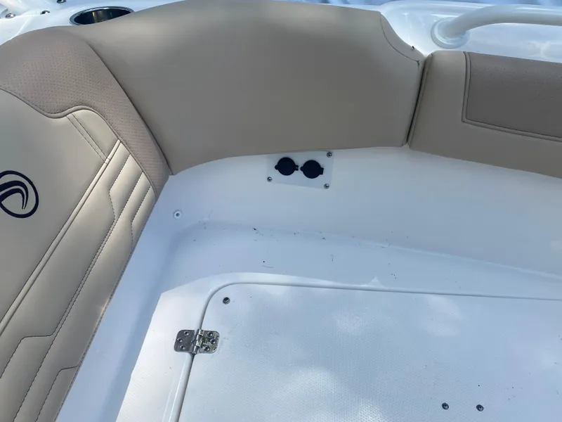 Slide: The Image of Edgewater 248 CX 2024 - 28