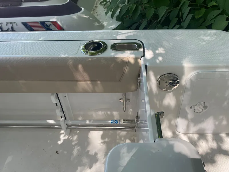 Slide: The Image of Edgewater 248 CX 2024 - 30