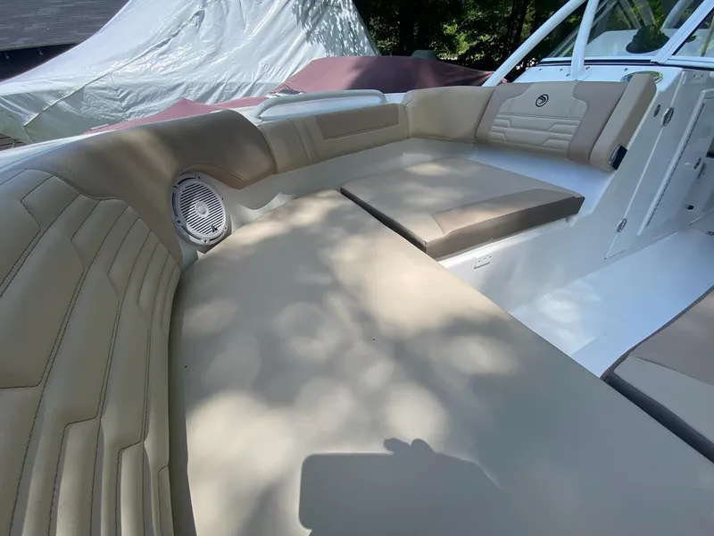 Slide: The Image of Edgewater 248 CX 2024 - 7