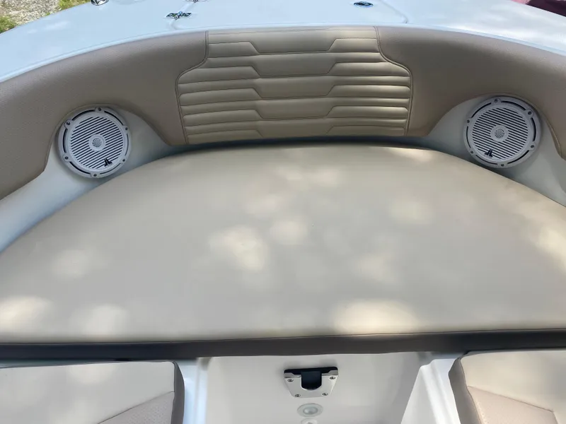 Slide: The Image of Edgewater 248 CX 2024 - 8