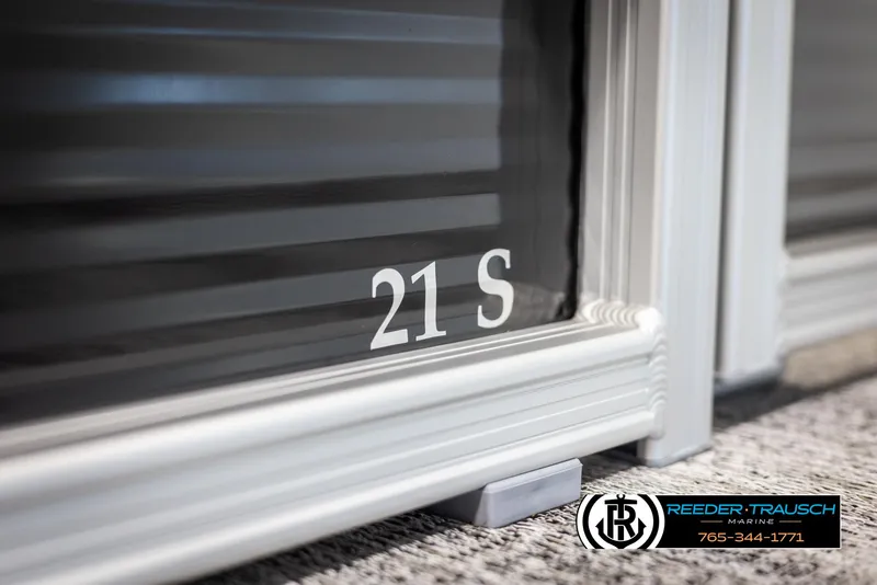 Slide: The Image of Close-up of Bennington 21 SSBSE 2025 model with Reeder-Trausch Marine logo. - 44