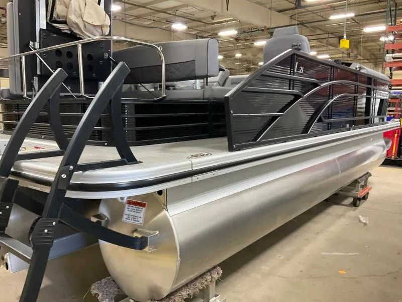 Slide: The Image of 2023 Bennington 21LSB pontoon boat in a warehouse setting. - 6