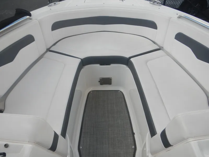 Slide: The Image of Interior view of 2020 Chaparral 24 SSI boat with white and gray seating. - 10