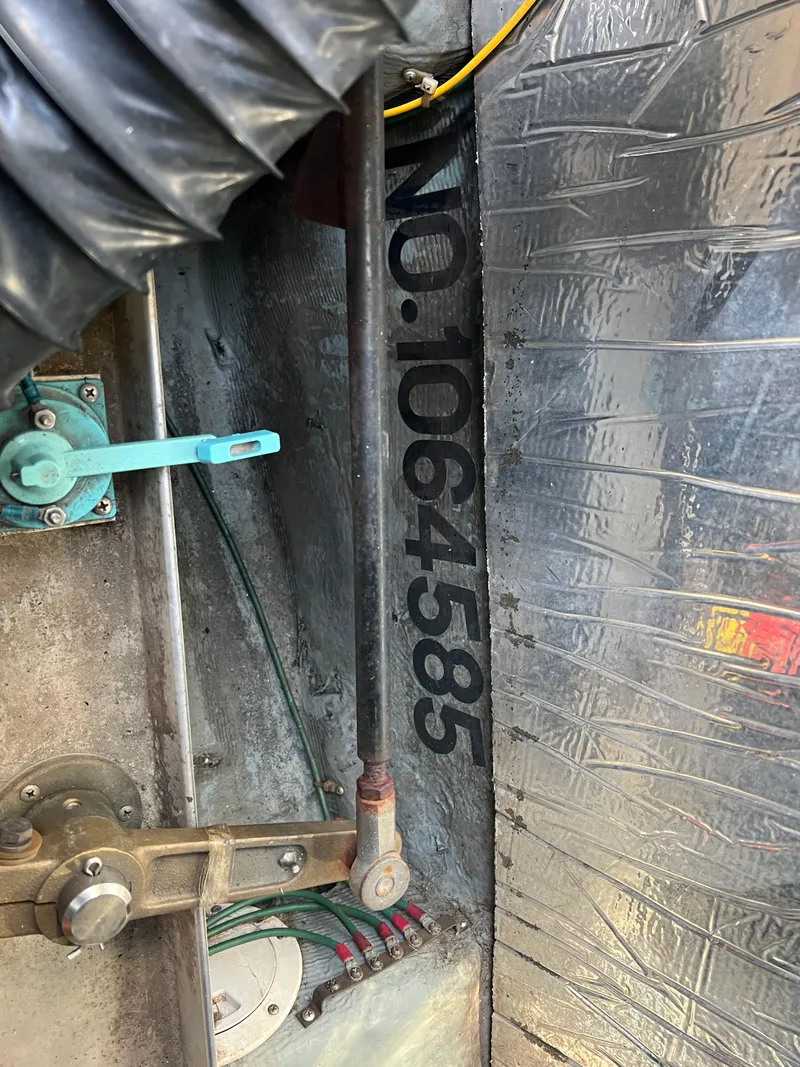 Slide: The Image of Close-up of Carver 380 Santego SE 1997 boat interior with serial number 1064585. - 30