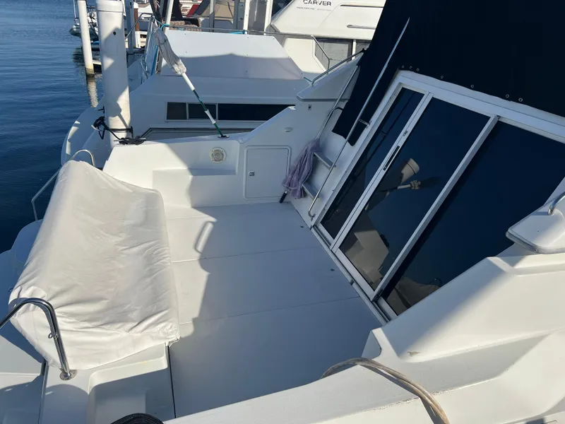 Slide: The Image of 1997 Carver 380 Santego SE yacht deck with seating and sliding doors. - 7