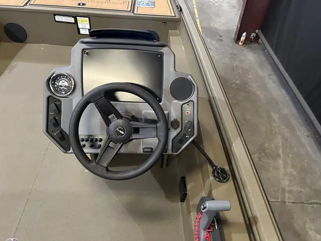 Slide: The Image of Steering console of 2025 Avid 18 SC Rogue boat with Yamaha 90 "SHO" engine. - 11