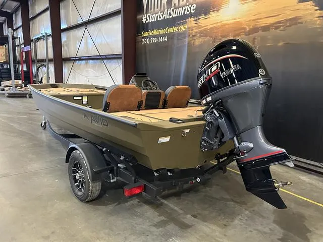 Slide: The Image of 2025 Avid 18 SC Rogue boat with Yamaha 90 "SHO" engine in showroom. - 5